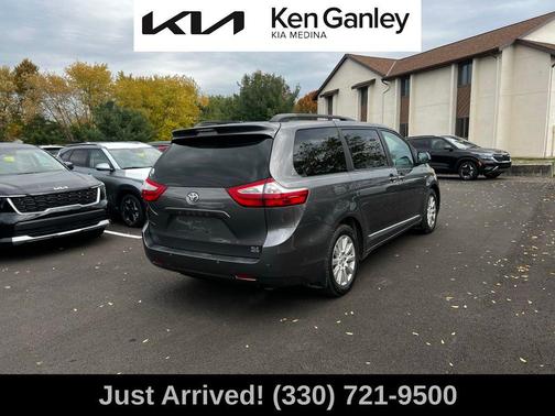 2017 Toyota Sienna XLE