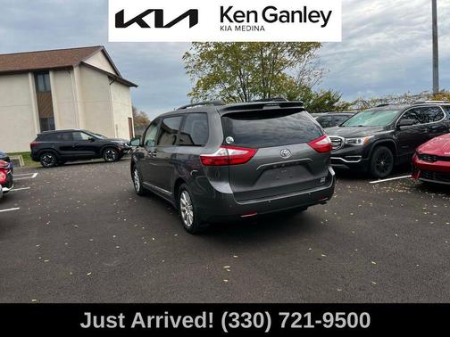 2017 Toyota Sienna XLE