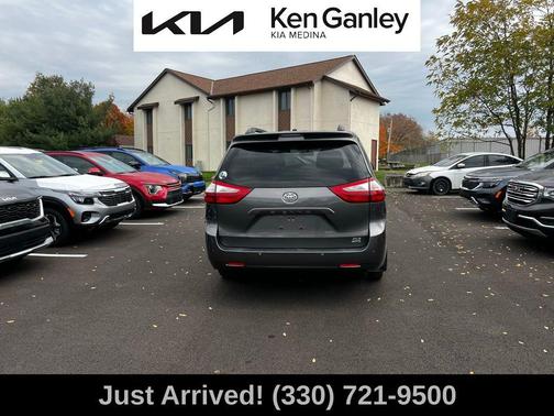 2017 Toyota Sienna XLE