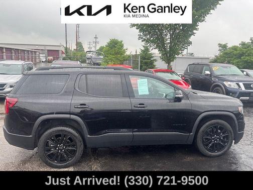 2023 GMC Acadia SLT