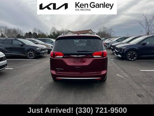 2017 Chrysler Pacifica Touring-L Plus