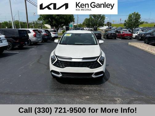 Snow White Pearl 2024 Kia Sportage LX