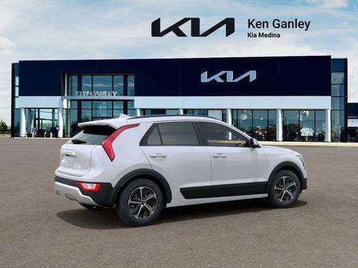 Snow White Pearl 2026 Kia Niro EX