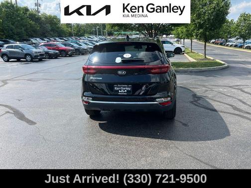 Black Cherry 2022 Kia Sportage LX