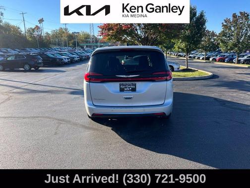 Silver Mist Clearcoat 2024 Chrysler Pacifica Touring-L