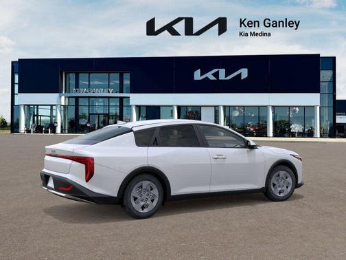 2025 Kia K4 LX