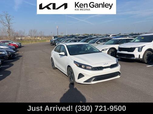 Snow White Pearl 2023 Kia Forte LXS