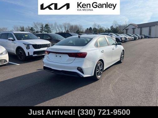 Snow White Pearl 2023 Kia Forte LXS