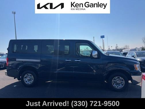2017 Nissan NV Passenger NV3500 HD SV V6/SV V8