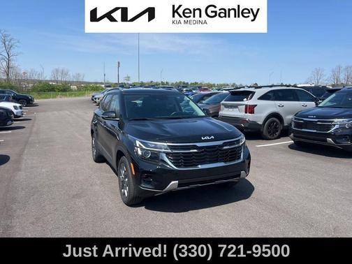 Fusion Orange 2024 Kia Seltos S