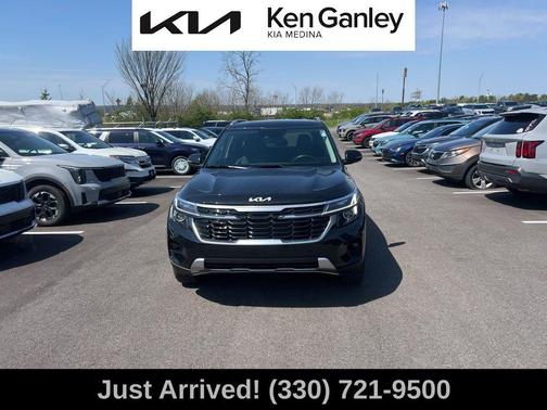 Fusion Orange 2024 Kia Seltos S