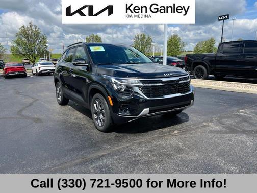 Fusion Orange 2024 Kia Seltos S