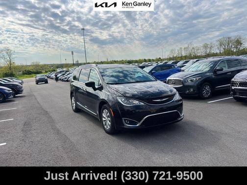 Dark Cordovan Pearlcoat 2018 Chrysler Pacifica Touring-L