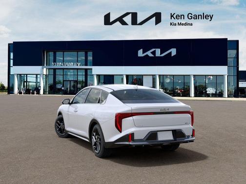 Snow White Pearl 2026 Kia K4 GT-LINE