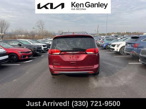 2017 Chrysler Pacifica Touring-L Plus