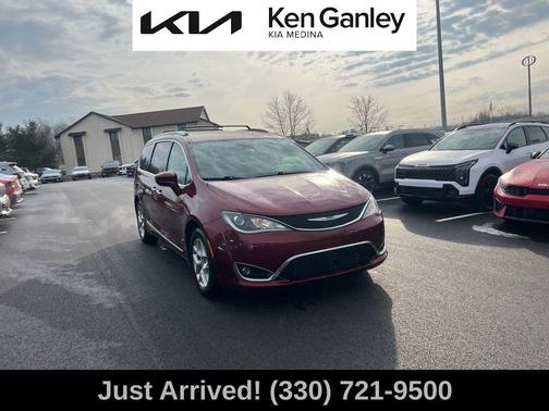 2017 Chrysler Pacifica Touring-L Plus