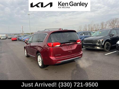 2017 Chrysler Pacifica Touring-L Plus