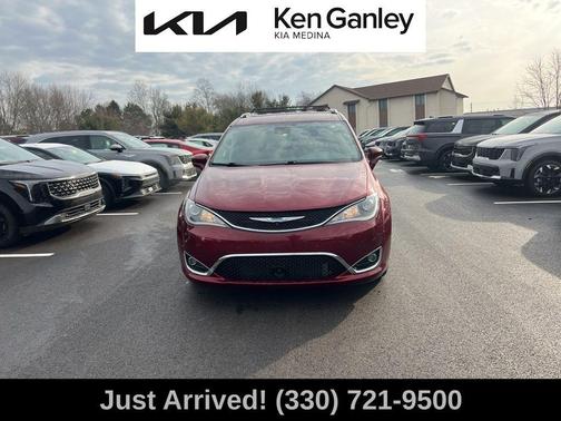 2017 Chrysler Pacifica Touring-L Plus