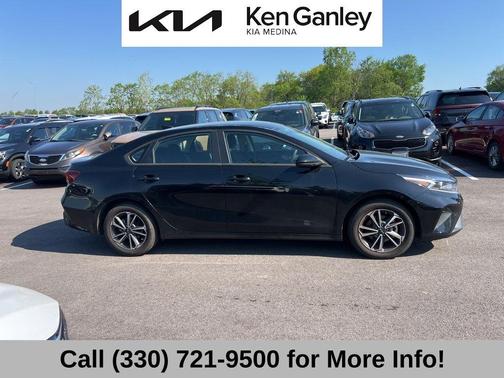 Aurora Black 2024 Kia Forte LXS