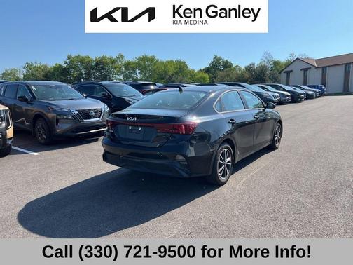 Aurora Black 2024 Kia Forte LXS