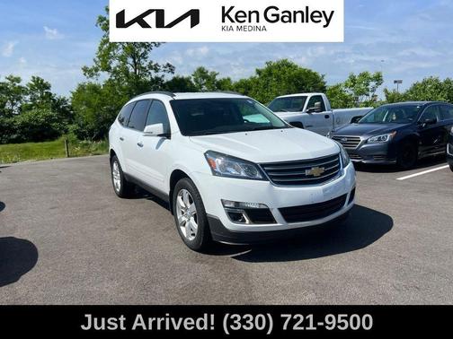 Summit White 2017 Chevrolet Traverse 1LT