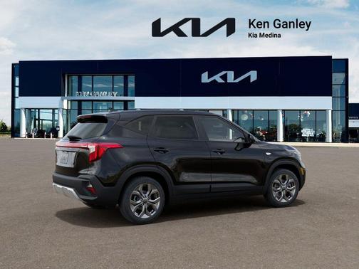 Fusion Orange 2026 Kia Seltos LX