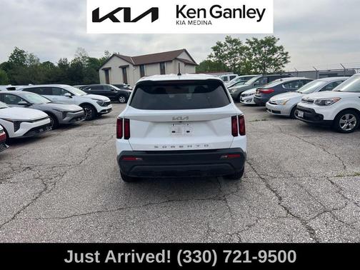 2022 Kia Sorento LX