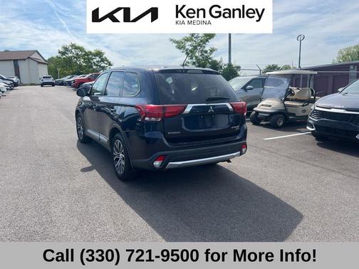 Labrador Black Pearl 2016 Mitsubishi Outlander SE