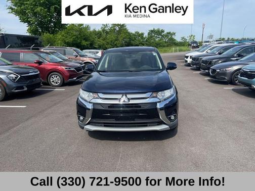Labrador Black Pearl 2016 Mitsubishi Outlander SE