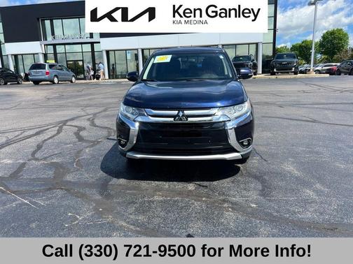 Labrador Black Pearl 2016 Mitsubishi Outlander SE
