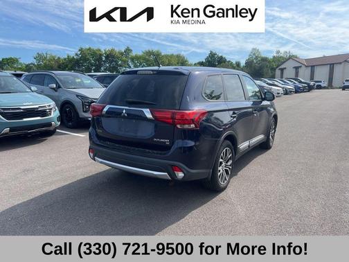 Labrador Black Pearl 2016 Mitsubishi Outlander SE