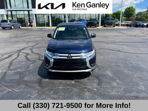 Labrador Black Pearl 2016 Mitsubishi Outlander SE