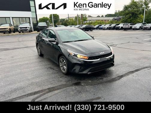Aurora Black 2024 Kia Forte LXS