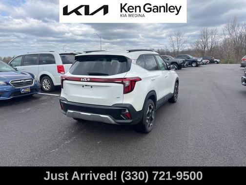 Snow White Pearl 2024 Kia Seltos EX
