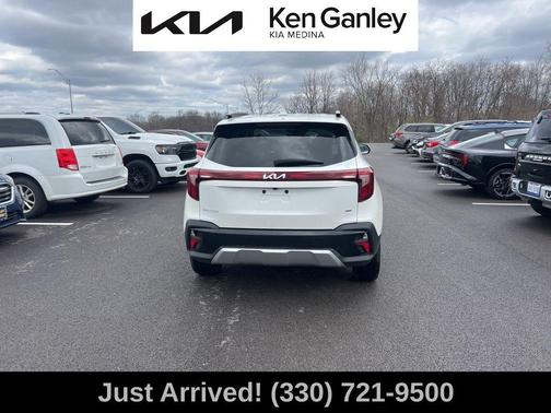 Snow White Pearl 2024 Kia Seltos EX