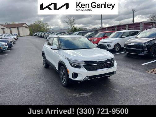 Snow White Pearl 2024 Kia Seltos LX