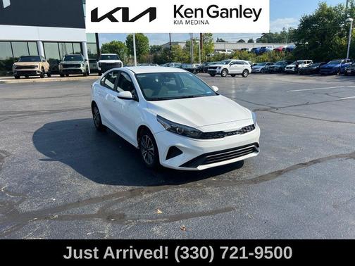 Snow White Pearl 2023 Kia Forte LXS