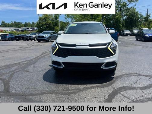 Snow White Pearl 2023 Kia Sportage LX
