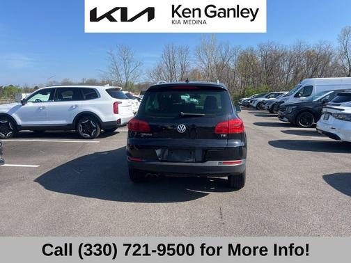 Deep Black Pearl 2016 Volkswagen Tiguan SE
