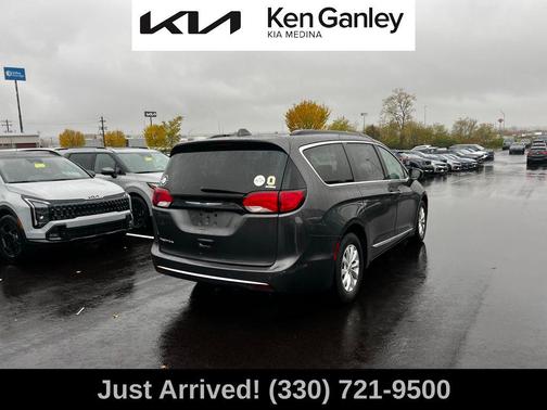 2017 Chrysler Pacifica Touring-L