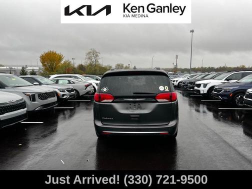 2017 Chrysler Pacifica Touring-L