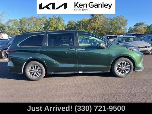 2023 Toyota Sienna XLE
