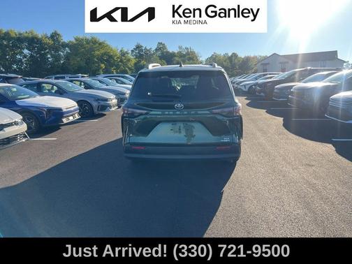 2023 Toyota Sienna XLE