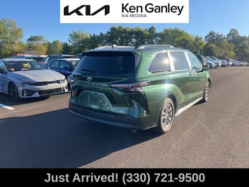 2023 Toyota Sienna XLE