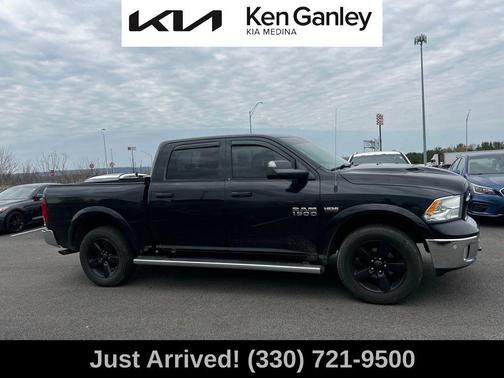 Bright Silver Clearcoat Metallic 2016 RAM 1500 SLT