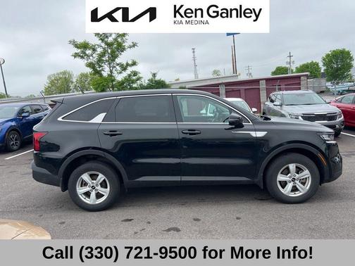 Ebony Black 2022 Kia Sorento LX
