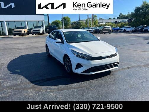 Snow White Pearl 2023 Kia Forte LXS