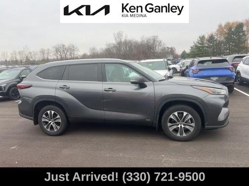 2024 Toyota Highlander Hybrid XLE