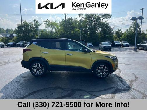 Starbright Yellow / Black Roof 2023 Kia Seltos SX