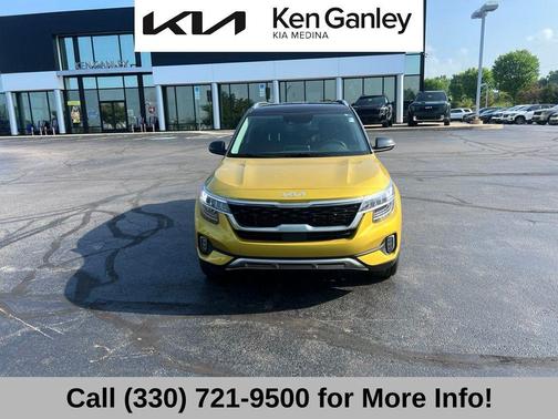 Starbright Yellow / Black Roof 2023 Kia Seltos SX